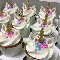unicorn cupcake from beading buds waterloo birthday party